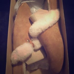 Like-new, authentic Ugg slippers - size 11